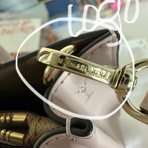 MICHAEL KORS Blush Crossbody Bag - Picture 10 of 10